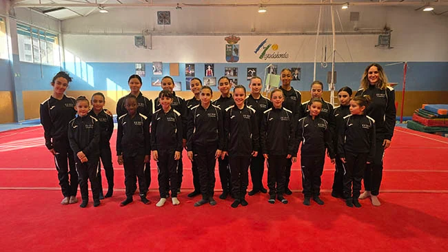 El equipo ENTER reunido en el gimnasio