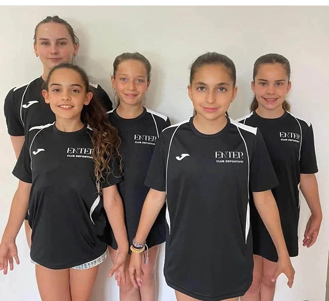 Gimnastas con la camiseta de Club Deportivo ENTER